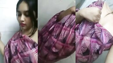 Horny girl showing her big desi juicy boobs