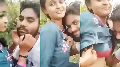 Jungle mein boobs suck karwa rahi hai Bangla college girl