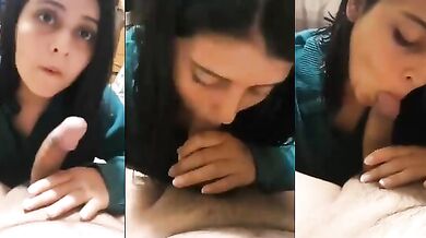 Sexy girlfriend Juli blowjob de rahi hai