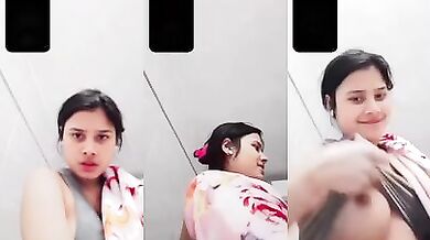 Video call par boobs dikhati Khusbu apne lover ko