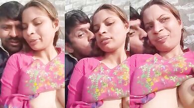 Outdoor mein Muslim girl ki boobs dabata lover