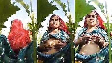 Dehati village bhabhi khet mein apni boobs daba rahi hai