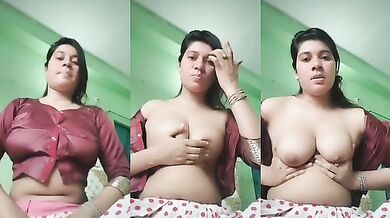 Cute girl Punam apni boobs masal rahi hai