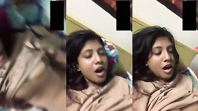 Video call par fingering karti college girl Rani
