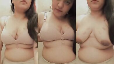 Modern Mumbai aunty big boobs revealed